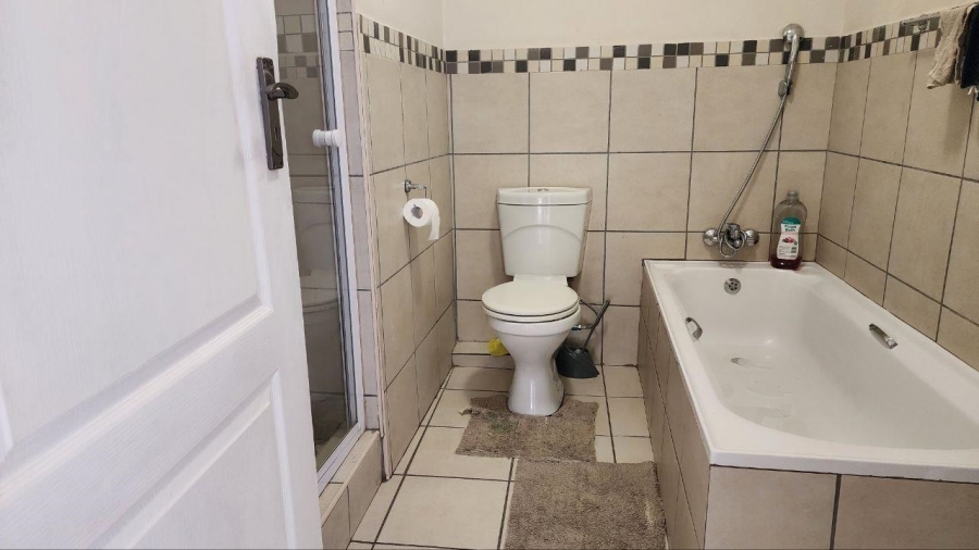 To Let 3 Bedroom Property for Rent in Waterval East North West